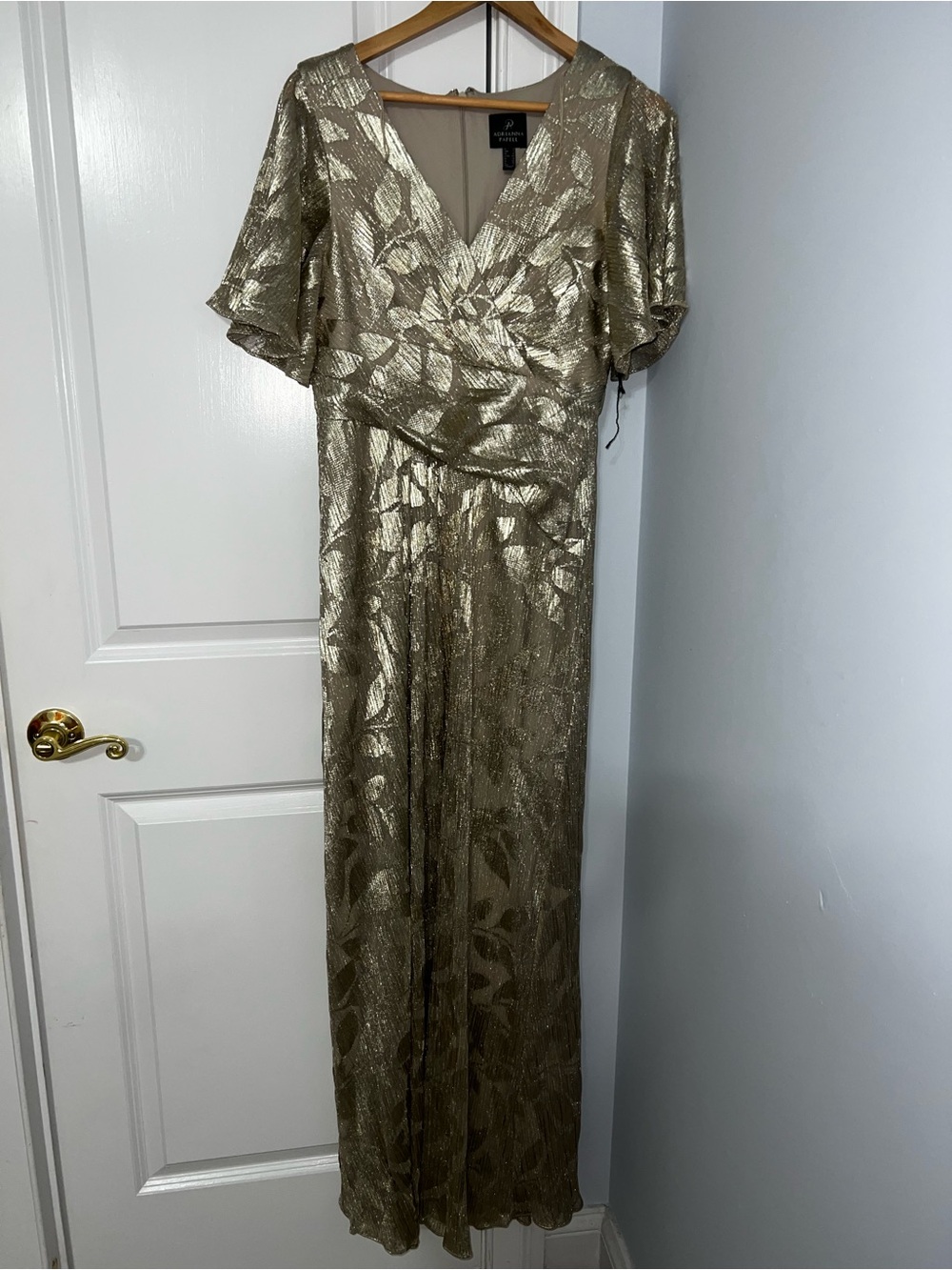 Adrianna Papell Women's Foil Leaf Flutter-Sleeve Draped Gown sz8 - Picture 2 of 9
